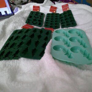 Wilton holiday Christmas Tree bundle of silicone bakeware New